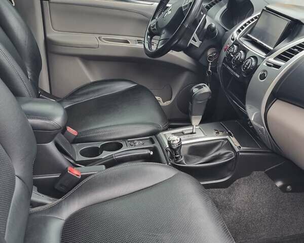 Міцубісі Паджеро Спорт 2011 у Одесі на Automoto.ua Білий Міцубісі Паджеро Спорт, об'ємом двигуна 2.48 л та пробігом 187 тис. км за 13500 $, фото 15 на Automoto.ua