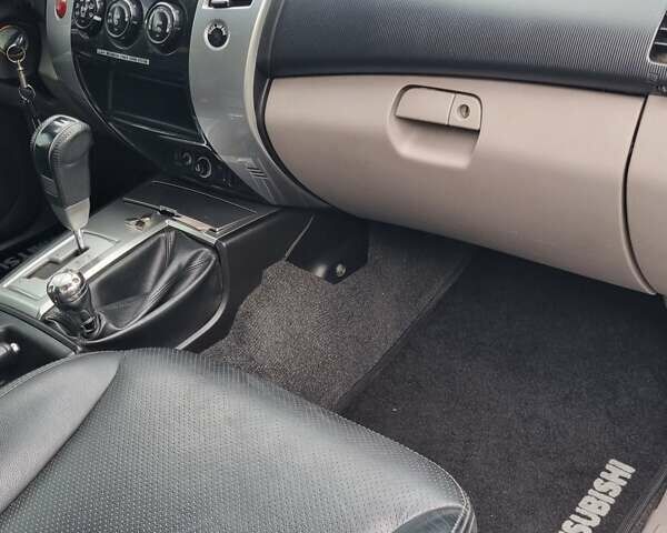 Міцубісі Паджеро Спорт 2011 у Одесі на Automoto.ua Білий Міцубісі Паджеро Спорт, об'ємом двигуна 2.48 л та пробігом 187 тис. км за 13500 $, фото 18 на Automoto.ua