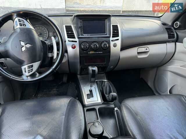 Мицубиси Паджеро Спорт 2011 в Харькове на Automoto.ua Белый Мицубиси Паджеро Спорт, объемом двигателя 2.48 л и пробегом 174 тыс. км за 15250 $, фото 13 на Automoto.ua