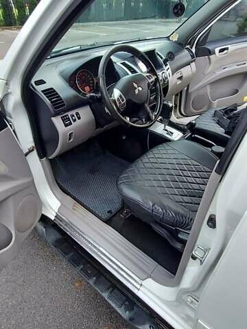 Білий Міцубісі Паджеро Спорт, об'ємом двигуна 2.48 л та пробігом 200 тис. км за 11500 $, фото 28 на Automoto.ua