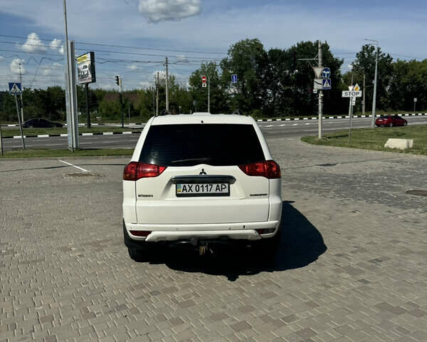 Белый Мицубиси Паджеро Спорт, объемом двигателя 2.5 л и пробегом 197 тыс. км за 13800 $, фото 2 на Automoto.ua