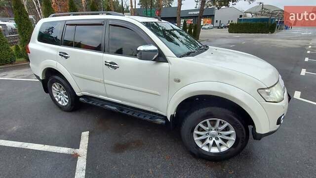 Білий Міцубісі Паджеро Спорт, об'ємом двигуна 2.48 л та пробігом 200 тис. км за 11500 $, фото 6 на Automoto.ua