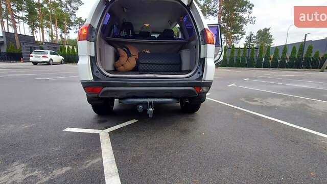 Білий Міцубісі Паджеро Спорт, об'ємом двигуна 2.48 л та пробігом 200 тис. км за 11500 $, фото 11 на Automoto.ua