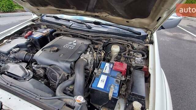 Білий Міцубісі Паджеро Спорт, об'ємом двигуна 2.48 л та пробігом 200 тис. км за 11500 $, фото 35 на Automoto.ua