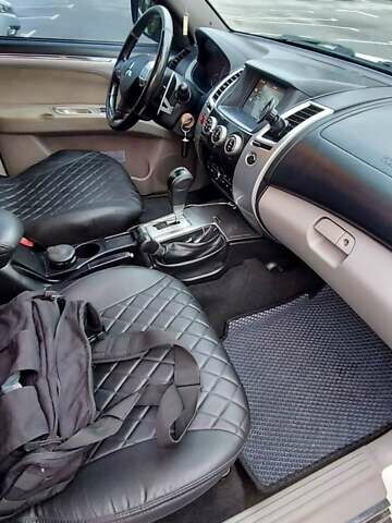 Білий Міцубісі Паджеро Спорт, об'ємом двигуна 2.48 л та пробігом 200 тис. км за 11500 $, фото 37 на Automoto.ua