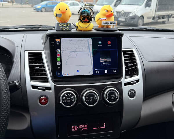 Білий Міцубісі Паджеро Спорт, об'ємом двигуна 2.48 л та пробігом 230 тис. км за 13500 $, фото 28 на Automoto.ua