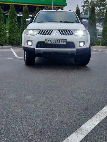 Білий Міцубісі Паджеро Спорт, об'ємом двигуна 2.48 л та пробігом 200 тис. км за 11500 $, фото 12 на Automoto.ua