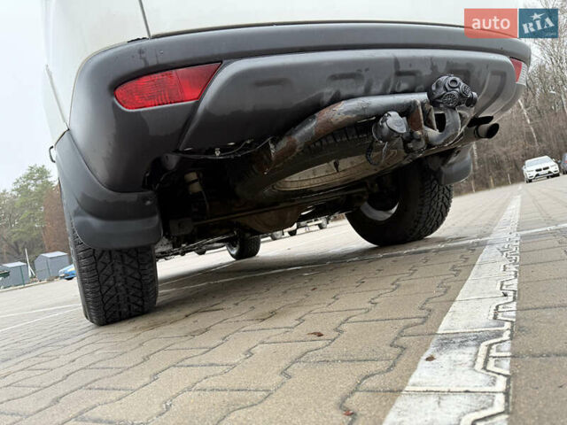 Білий Міцубісі Паджеро Спорт, об'ємом двигуна 2.48 л та пробігом 230 тис. км за 13500 $, фото 27 на Automoto.ua