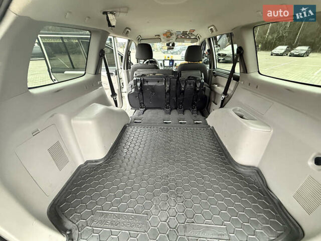 Білий Міцубісі Паджеро Спорт, об'ємом двигуна 2.48 л та пробігом 230 тис. км за 13500 $, фото 12 на Automoto.ua