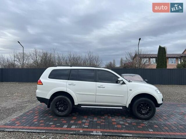 Білий Міцубісі Паджеро Спорт, об'ємом двигуна 2.48 л та пробігом 158 тис. км за 13000 $, фото 5 на Automoto.ua