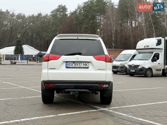 Білий Міцубісі Паджеро Спорт, об'ємом двигуна 2.48 л та пробігом 230 тис. км за 13500 $, фото 5 на Automoto.ua