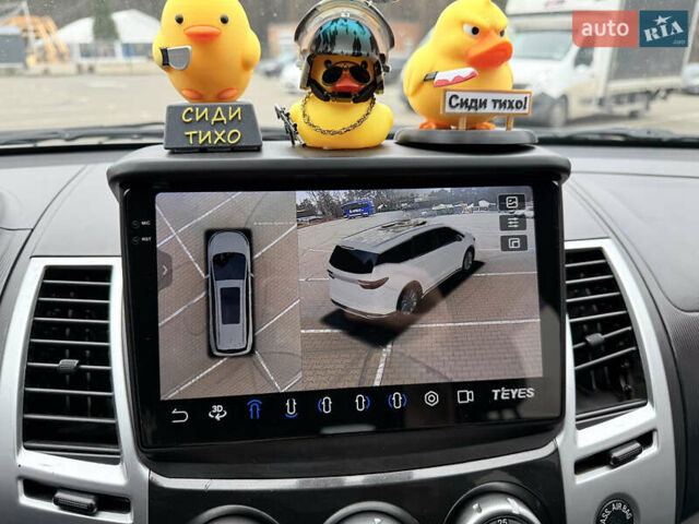 Білий Міцубісі Паджеро Спорт, об'ємом двигуна 2.48 л та пробігом 230 тис. км за 13500 $, фото 34 на Automoto.ua