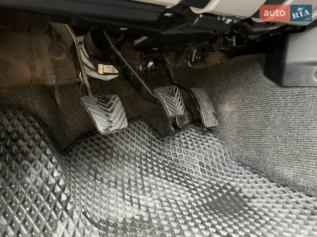 Білий Міцубісі Паджеро Спорт, об'ємом двигуна 2.48 л та пробігом 230 тис. км за 13500 $, фото 46 на Automoto.ua