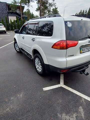 Білий Міцубісі Паджеро Спорт, об'ємом двигуна 2.48 л та пробігом 200 тис. км за 11500 $, фото 8 на Automoto.ua
