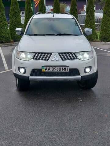 Білий Міцубісі Паджеро Спорт, об'ємом двигуна 2.48 л та пробігом 200 тис. км за 11500 $, фото 14 на Automoto.ua