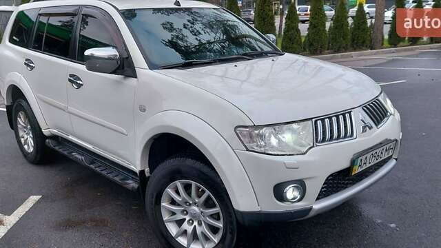 Білий Міцубісі Паджеро Спорт, об'ємом двигуна 2.48 л та пробігом 200 тис. км за 11500 $, фото 1 на Automoto.ua