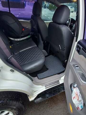 Білий Міцубісі Паджеро Спорт, об'ємом двигуна 2.48 л та пробігом 200 тис. км за 11500 $, фото 19 на Automoto.ua