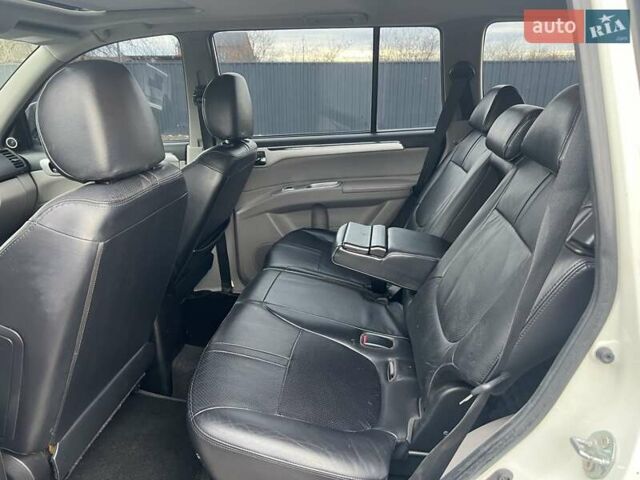Білий Міцубісі Паджеро Спорт, об'ємом двигуна 2.48 л та пробігом 158 тис. км за 13000 $, фото 7 на Automoto.ua