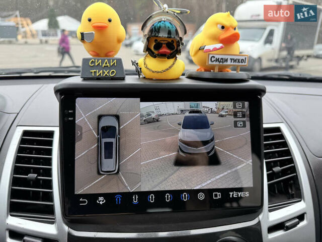 Білий Міцубісі Паджеро Спорт, об'ємом двигуна 2.48 л та пробігом 230 тис. км за 13500 $, фото 32 на Automoto.ua