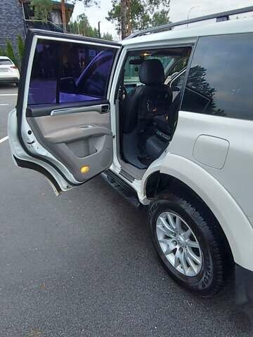 Білий Міцубісі Паджеро Спорт, об'ємом двигуна 2.48 л та пробігом 200 тис. км за 11500 $, фото 23 на Automoto.ua