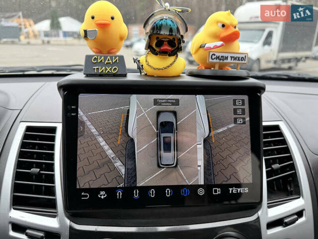 Білий Міцубісі Паджеро Спорт, об'ємом двигуна 2.48 л та пробігом 230 тис. км за 13500 $, фото 31 на Automoto.ua