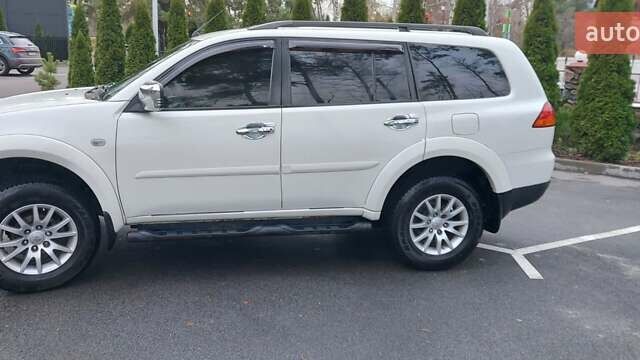 Білий Міцубісі Паджеро Спорт, об'ємом двигуна 2.48 л та пробігом 200 тис. км за 11500 $, фото 3 на Automoto.ua