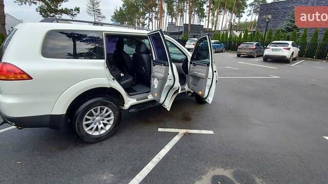 Білий Міцубісі Паджеро Спорт, об'ємом двигуна 2.48 л та пробігом 200 тис. км за 11500 $, фото 7 на Automoto.ua