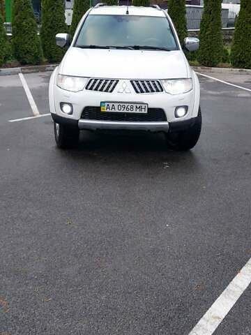 Білий Міцубісі Паджеро Спорт, об'ємом двигуна 2.48 л та пробігом 200 тис. км за 11500 $, фото 13 на Automoto.ua