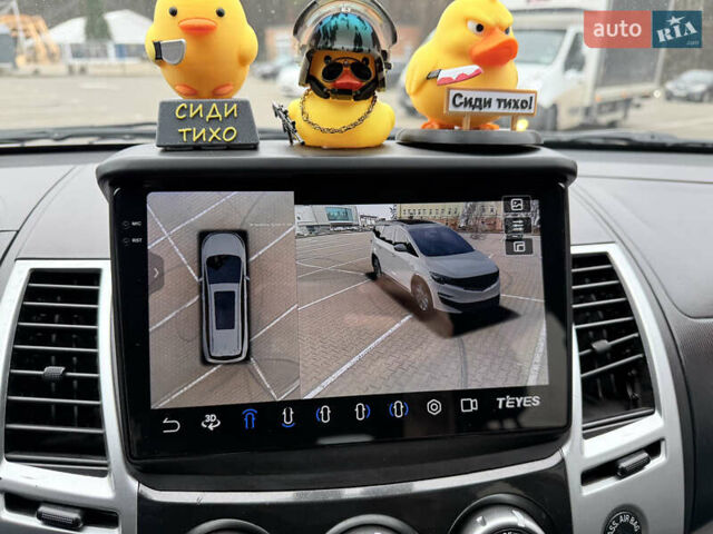 Білий Міцубісі Паджеро Спорт, об'ємом двигуна 2.48 л та пробігом 230 тис. км за 13500 $, фото 35 на Automoto.ua