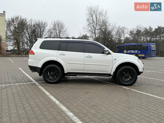 Білий Міцубісі Паджеро Спорт, об'ємом двигуна 2.48 л та пробігом 230 тис. км за 13500 $, фото 3 на Automoto.ua