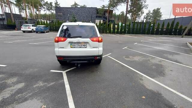 Білий Міцубісі Паджеро Спорт, об'ємом двигуна 2.48 л та пробігом 200 тис. км за 11500 $, фото 10 на Automoto.ua