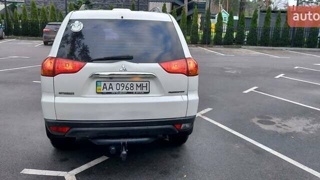 Білий Міцубісі Паджеро Спорт, об'ємом двигуна 2.48 л та пробігом 200 тис. км за 11500 $, фото 9 на Automoto.ua