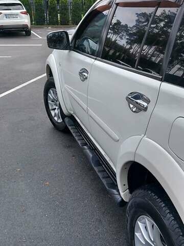 Білий Міцубісі Паджеро Спорт, об'ємом двигуна 2.48 л та пробігом 200 тис. км за 11500 $, фото 5 на Automoto.ua