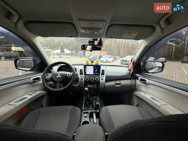 Білий Міцубісі Паджеро Спорт, об'ємом двигуна 2.48 л та пробігом 230 тис. км за 13500 $, фото 45 на Automoto.ua