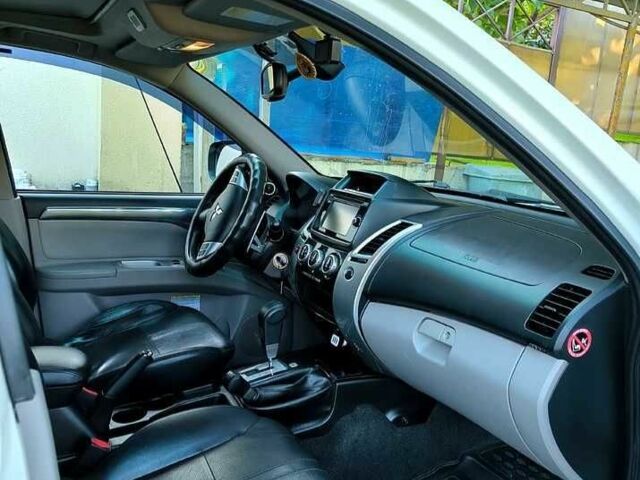 Белый Мицубиси Паджеро Спорт, объемом двигателя 2.5 л и пробегом 151 тыс. км за 16500 $, фото 5 на Automoto.ua