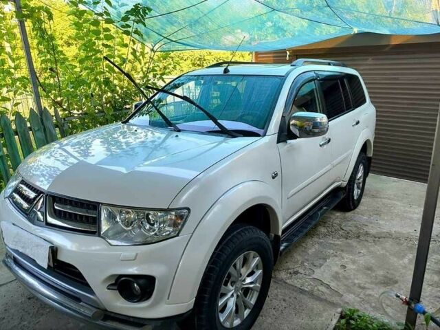 Белый Мицубиси Паджеро Спорт, объемом двигателя 2.5 л и пробегом 151 тыс. км за 16500 $, фото 1 на Automoto.ua