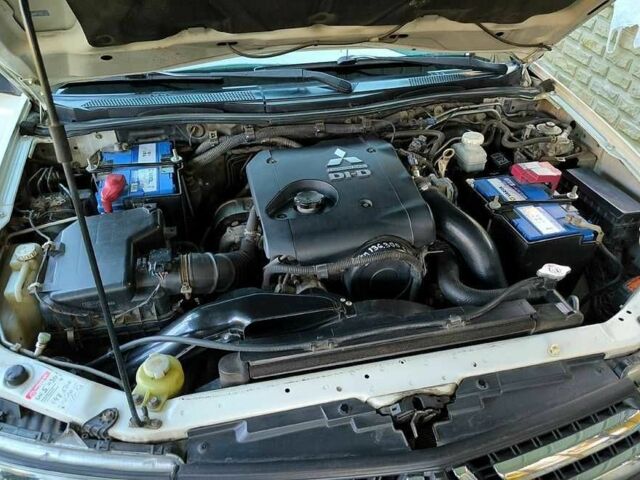 Белый Мицубиси Паджеро Спорт, объемом двигателя 2.5 л и пробегом 151 тыс. км за 16500 $, фото 4 на Automoto.ua