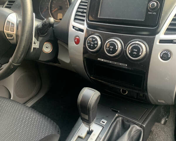 Белый Мицубиси Паджеро Спорт, объемом двигателя 2.48 л и пробегом 256 тыс. км за 12500 $, фото 7 на Automoto.ua