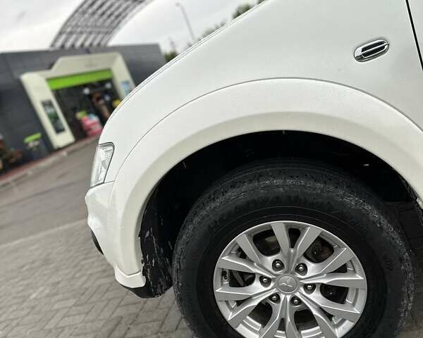 Білий Міцубісі Паджеро Спорт, об'ємом двигуна 2.48 л та пробігом 161 тис. км за 17900 $, фото 15 на Automoto.ua