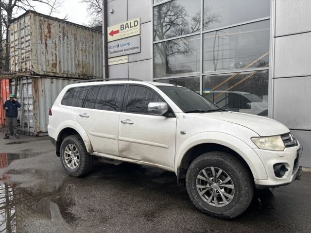 Белый Мицубиси Паджеро Спорт, объемом двигателя 2.5 л и пробегом 240 тыс. км за 8500 $, фото 3 на Automoto.ua
