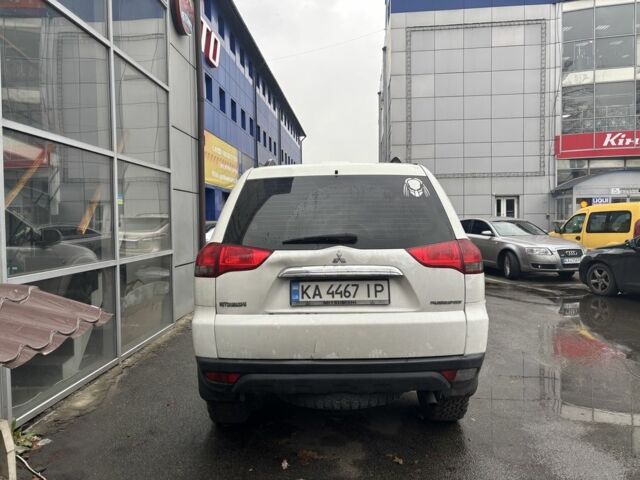 Белый Мицубиси Паджеро Спорт, объемом двигателя 2.5 л и пробегом 240 тыс. км за 8500 $, фото 5 на Automoto.ua