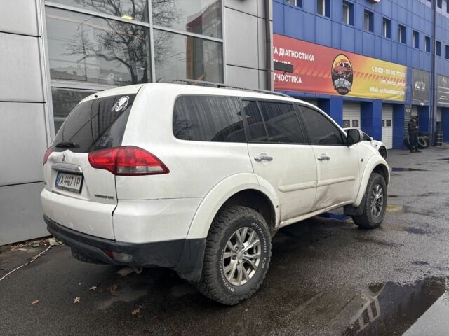 Белый Мицубиси Паджеро Спорт, объемом двигателя 2.5 л и пробегом 240 тыс. км за 8500 $, фото 4 на Automoto.ua