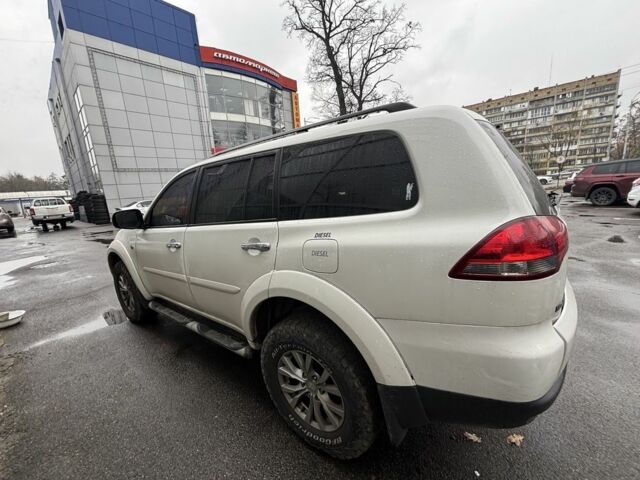 Белый Мицубиси Паджеро Спорт, объемом двигателя 2.5 л и пробегом 240 тыс. км за 8500 $, фото 6 на Automoto.ua