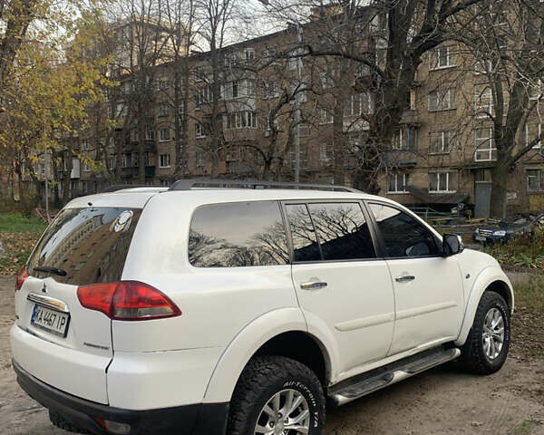 Белый Мицубиси Паджеро Спорт, объемом двигателя 2.48 л и пробегом 256 тыс. км за 12500 $, фото 5 на Automoto.ua