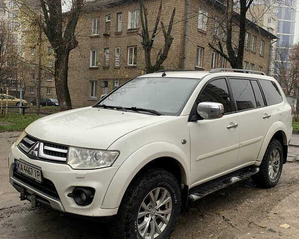 Білий Міцубісі Паджеро Спорт, об'ємом двигуна 2.48 л та пробігом 256 тис. км за 12600 $, фото 1 на Automoto.ua