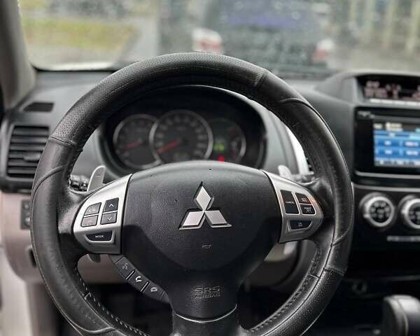 Білий Міцубісі Паджеро Спорт, об'ємом двигуна 2.48 л та пробігом 161 тис. км за 17900 $, фото 5 на Automoto.ua