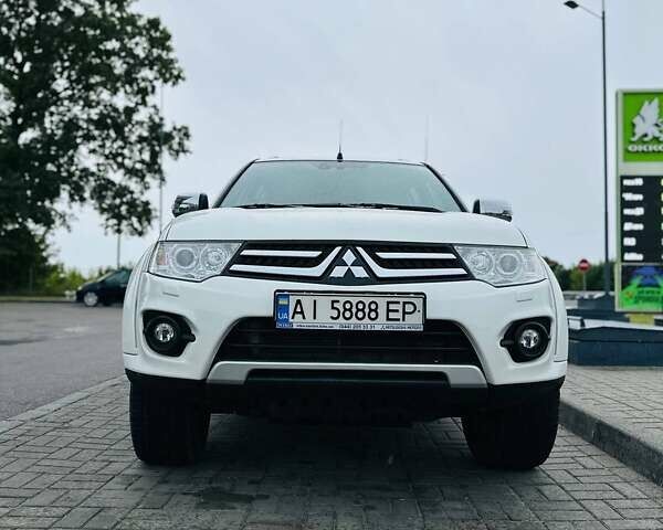Білий Міцубісі Паджеро Спорт, об'ємом двигуна 2.48 л та пробігом 161 тис. км за 17900 $, фото 1 на Automoto.ua