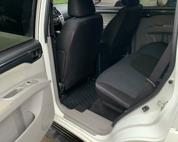 Білий Міцубісі Паджеро Спорт, об'ємом двигуна 2.48 л та пробігом 256 тис. км за 12600 $, фото 7 на Automoto.ua