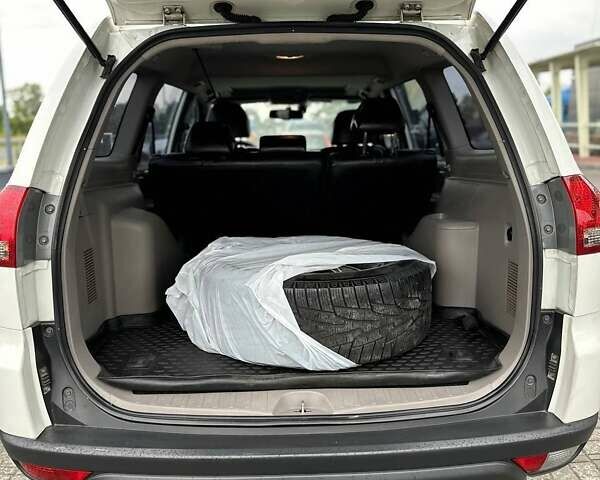 Білий Міцубісі Паджеро Спорт, об'ємом двигуна 2.48 л та пробігом 161 тис. км за 17900 $, фото 11 на Automoto.ua