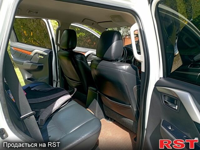 Белый Мицубиси Паджеро Спорт, объемом двигателя 2.4 л и пробегом 187 тыс. км за 24999 $, фото 6 на Automoto.ua